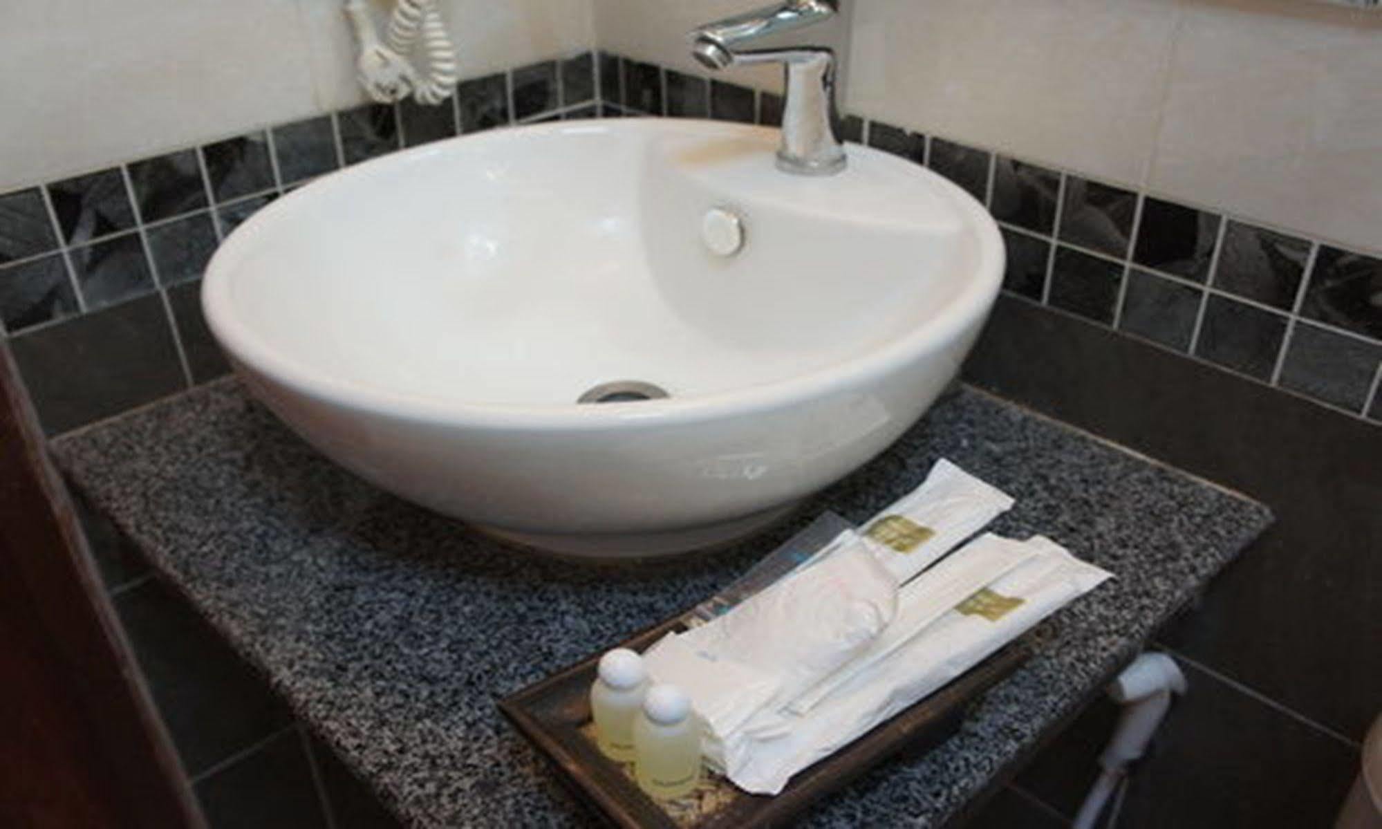 Manorom Boutique Hotel Vientiane Buitenkant foto