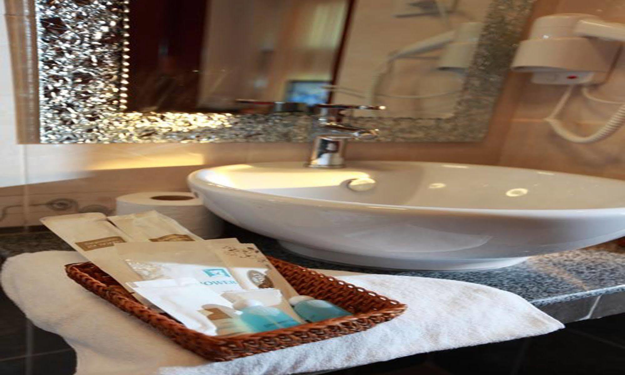 Manorom Boutique Hotel Vientiane Buitenkant foto